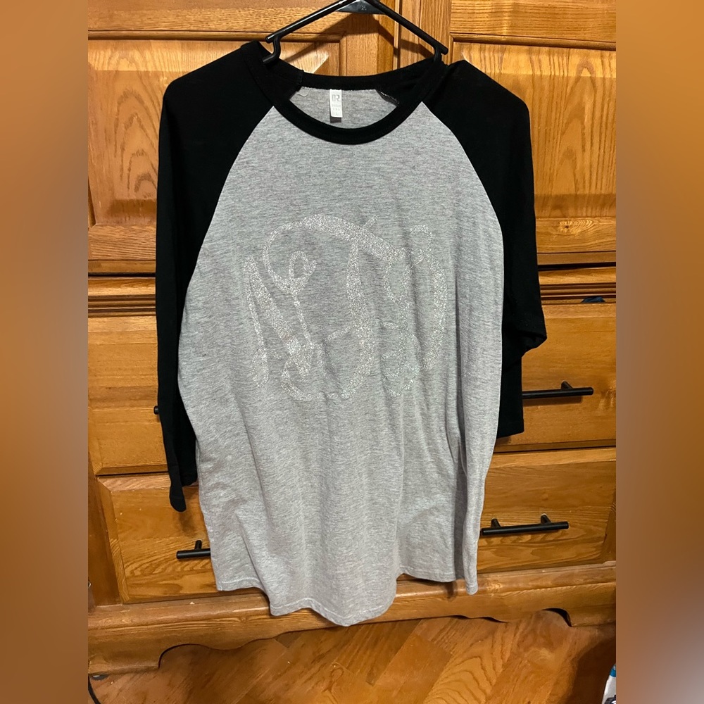 ‘nTd’ initials, raglan